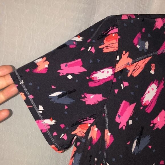 Infinity S Charcoal Gray Neon Pastel Paintbrush Strokes Stretch Scrub Top - Picture 5 of 15